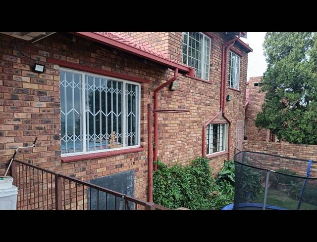 4 BEDROOM DETACHED FOR SALE IN SOUTH CREST